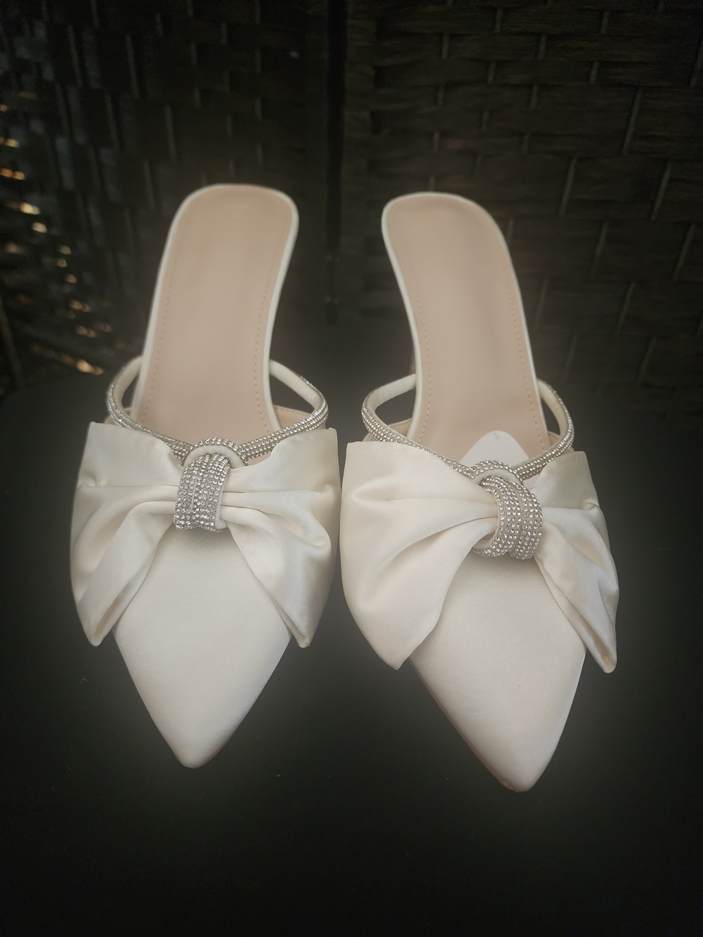 Elegant Ivory Bow Pointed-Toe Mules with Crystal Accent. (B 1)